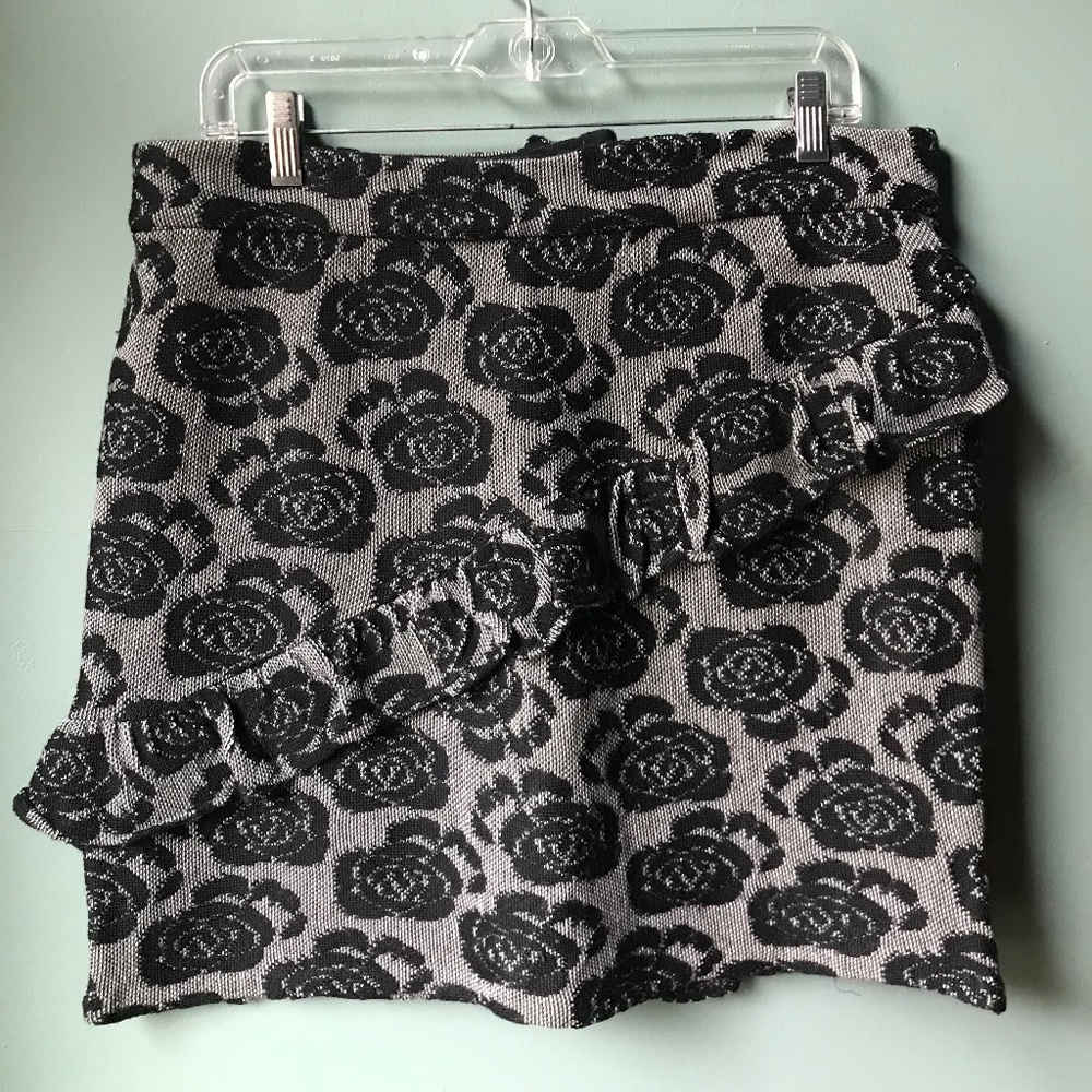 Charlie & Robin Black and Grey Floral Knit Skirt